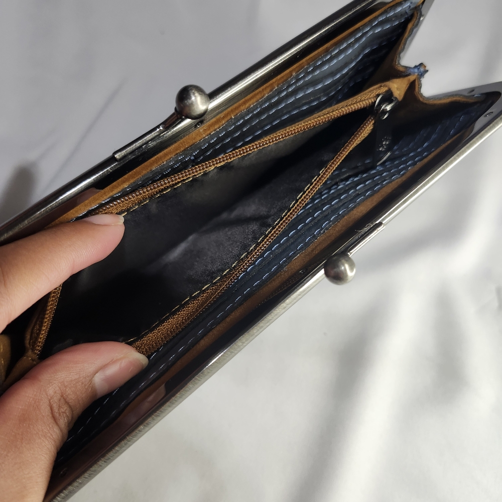 Praticia Nash Everly Frame Wallet - Picture 4 of 5